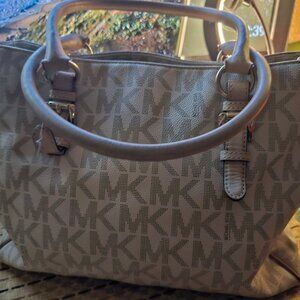 Authentic Michael Kors Tote Bag  Vanille
